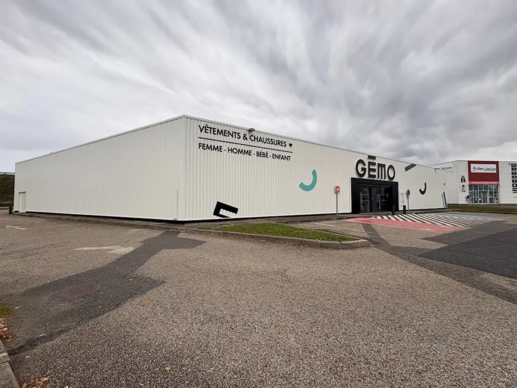 bardage métallique pour batiment commercial