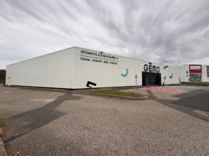 bardage métallique pour batiment commercial